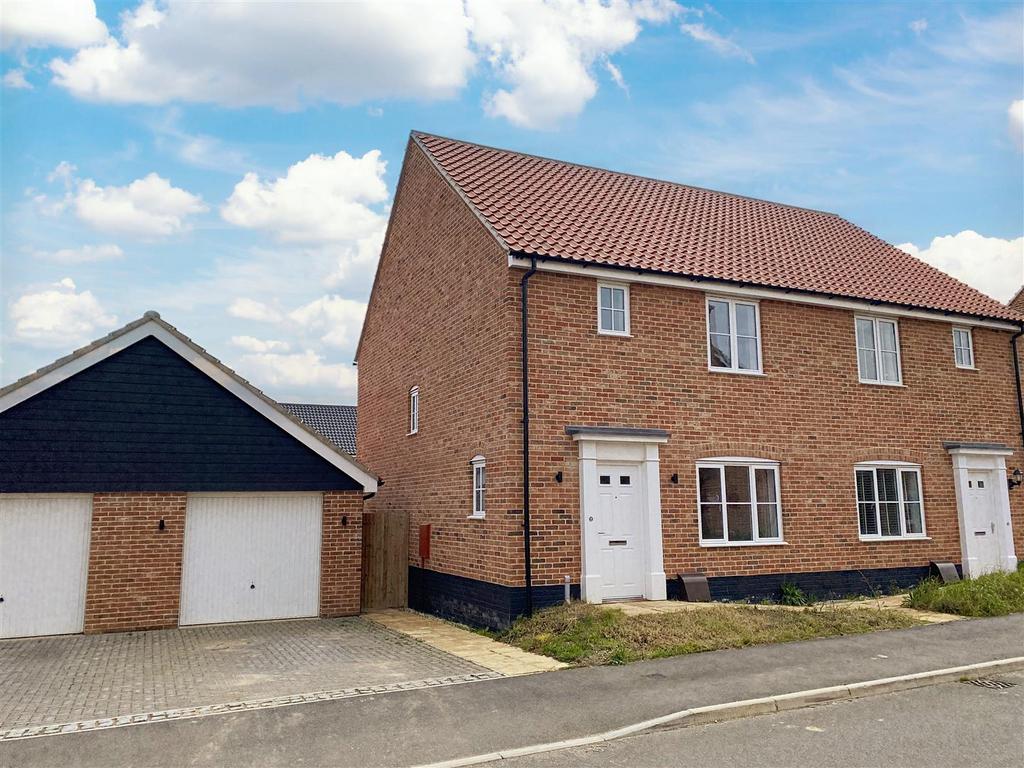 Ian Rose Way, Mistley 3 bed semidetached house for sale £350,000