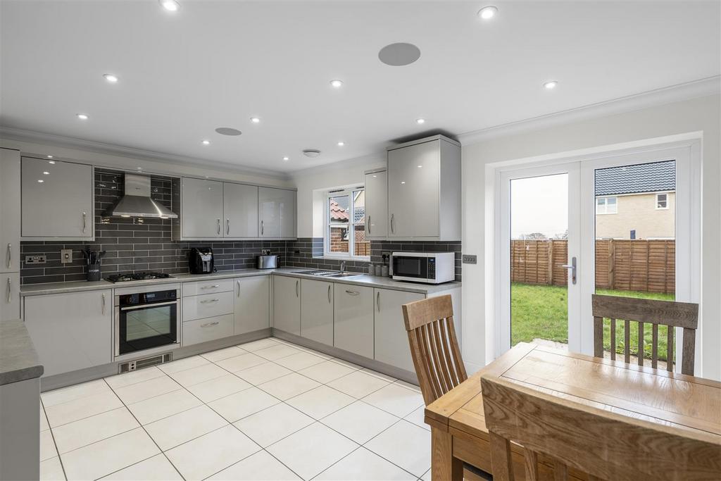 Ian Rose Way, Mistley 3 bed semidetached house for sale £350,000
