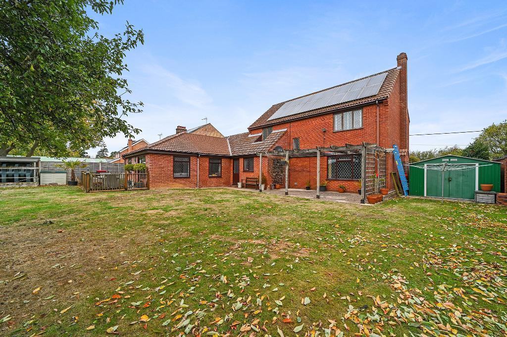 Hadleigh Road, Holton St Mary 5 bed detached house £600,000