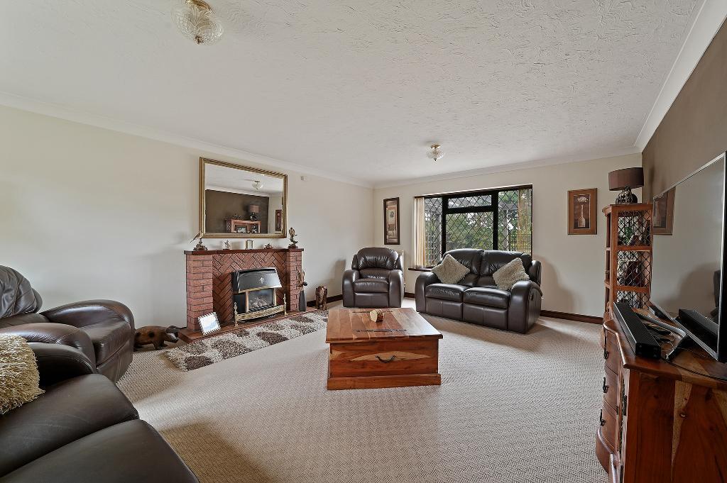 Hadleigh Road, Holton St Mary 5 bed detached house £600,000
