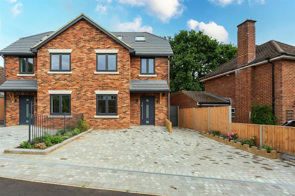 Grove Avenue, Harpenden 4 bed semidetached house for sale £850,000