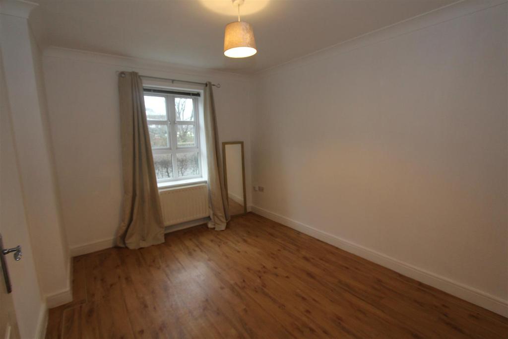 Rushgreen Road, Lymm Property £1,650 pcm (£381 pw)