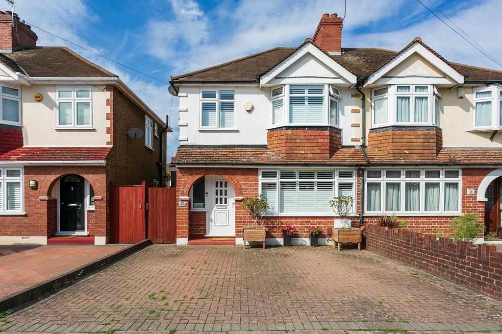 Kingswood Road, Watford, Hertfordshire, WD25 3 bed semidetached house £550,000