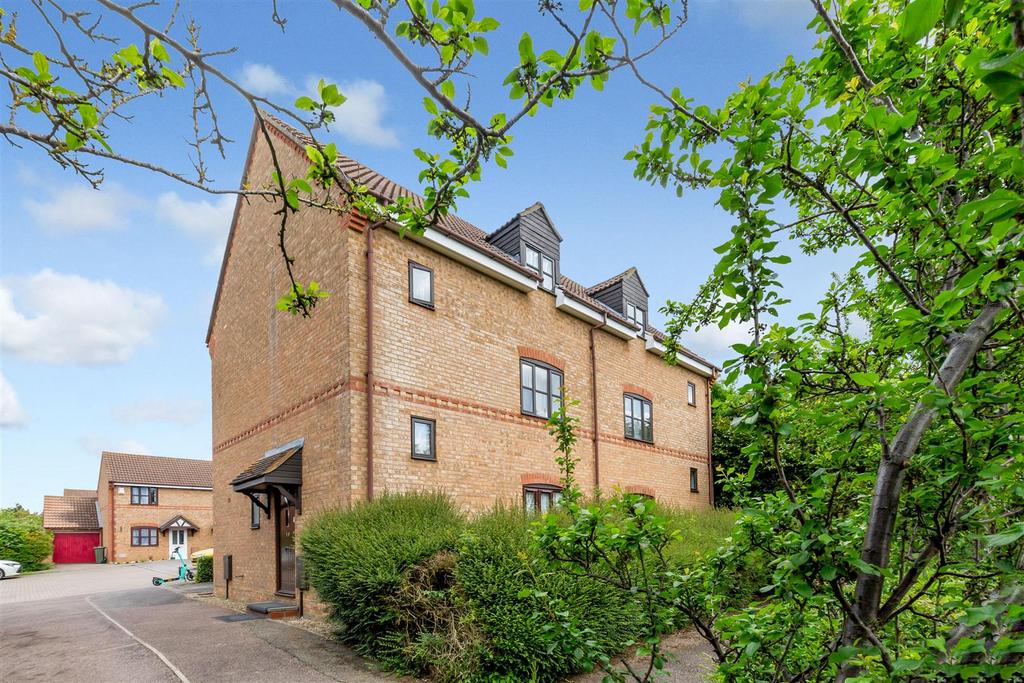 Grace Avenue, Oldbrook, Milton Keynes 3 bed £230,000