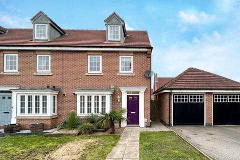 3 bedroom end of terrace house for sale - Whistler Close, Brough