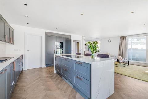 44, Aitons House Pump House Crescent, Brentford, TW8 0FW