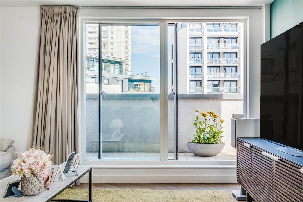 Aitons House, TW8 - FOR SALE