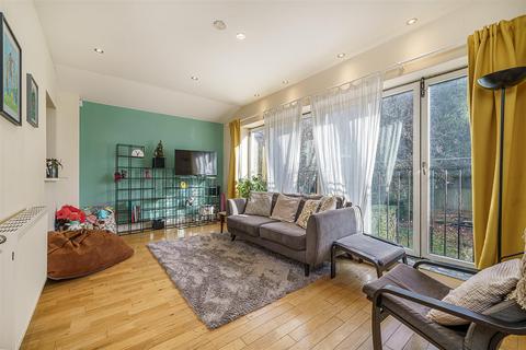 Flat 1, 18 Avington Grove, London, SE20 8RY