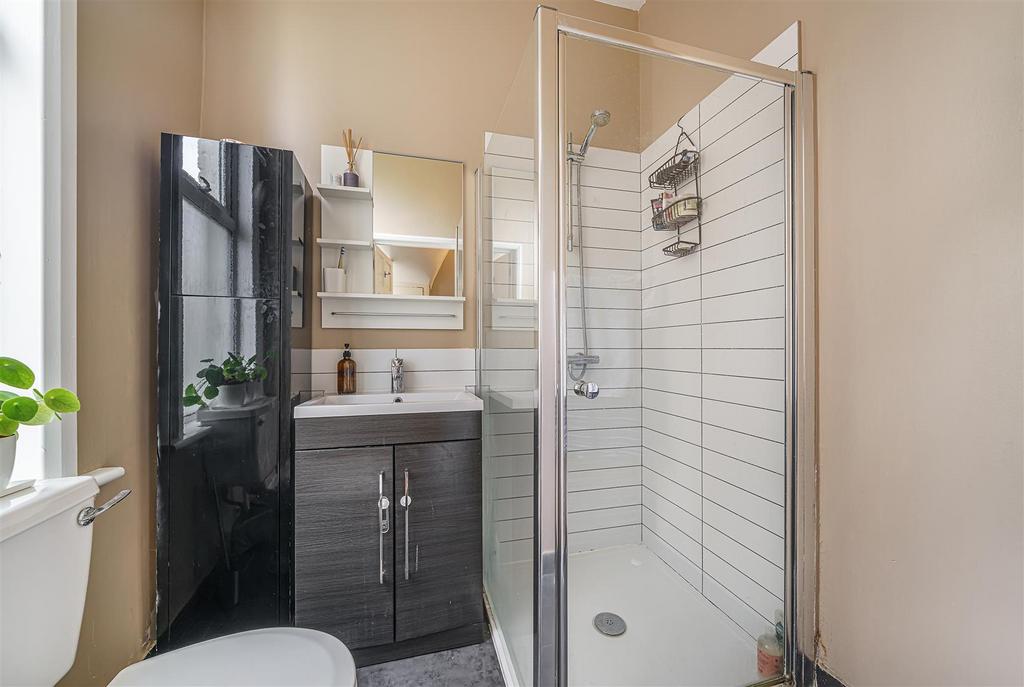 1, 18 Avington Grove-3.JPG