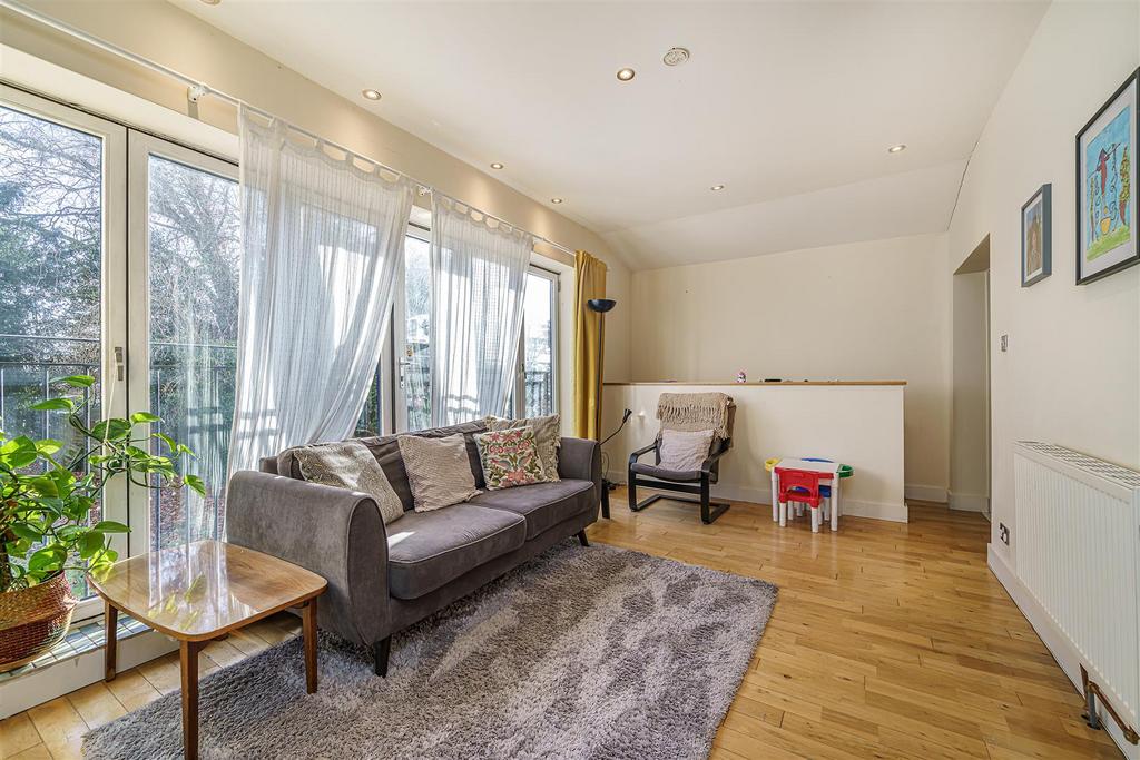 1, 18 Avington Grove-8.JPG