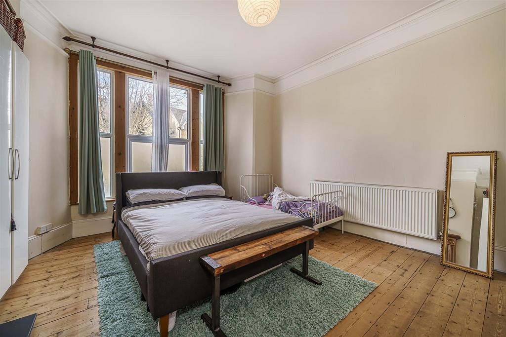 1, 18 Avington Grove-2.JPG