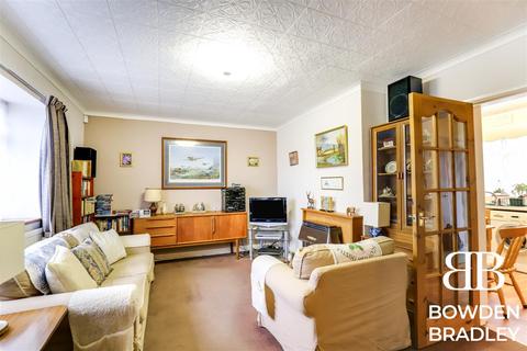 3 bedroom semi-detached house for sale - Brocket Close, Chigwell