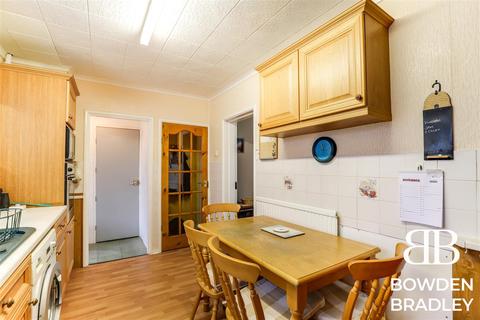 3 bedroom semi-detached house for sale - Brocket Close, Chigwell