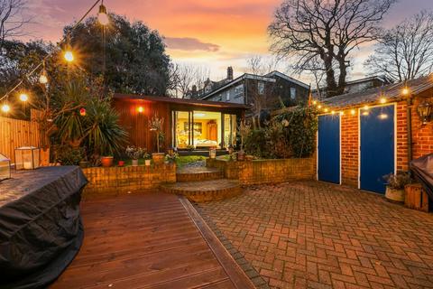 33 Lammas Green, London, SE26 6LT