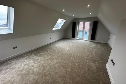 3 bedroom apartment for sale - Annett Road, Walton-On-Thames