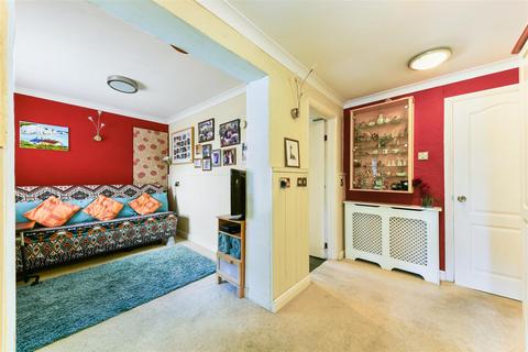 132 Beverley Way, London, SW20 0AQ