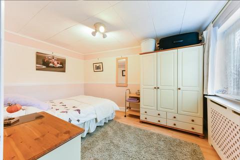 132 Beverley Way, London, SW20 0AQ