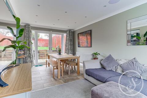 3 bedroom semi-detached house for sale - Iveson Crescent, Leeds