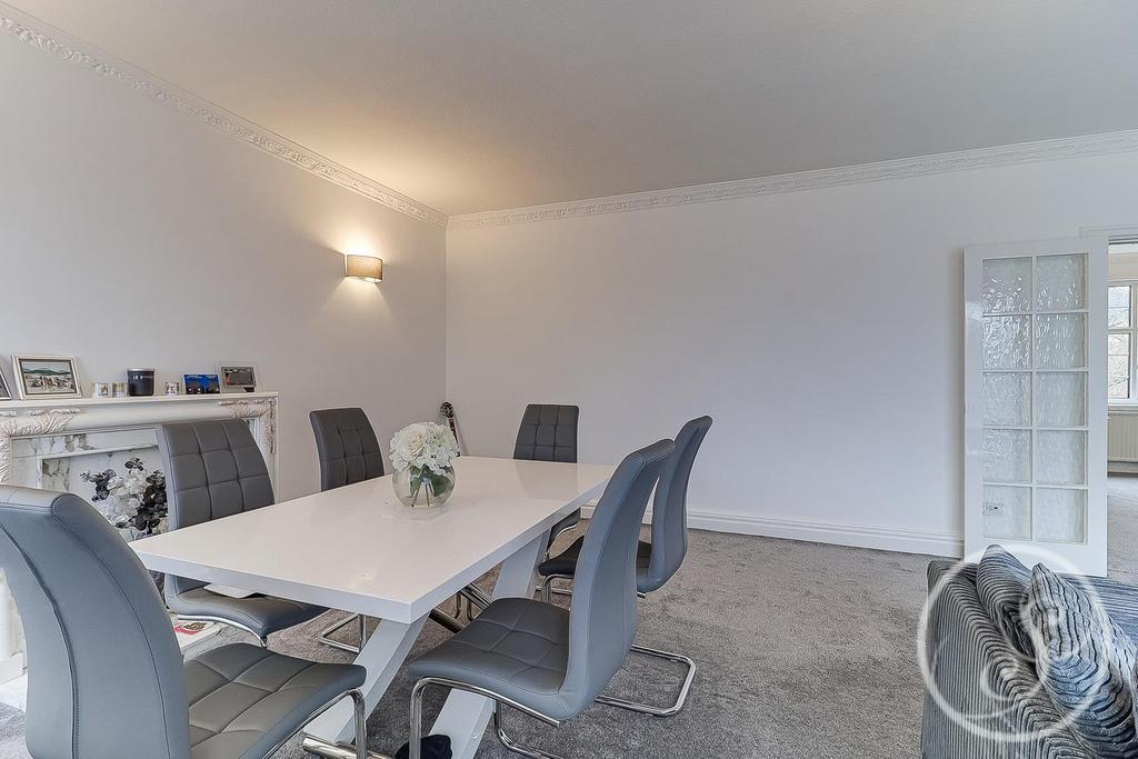 Sandmoor Lane, Alwoodley, Leeds 2 bed apartment £375,000