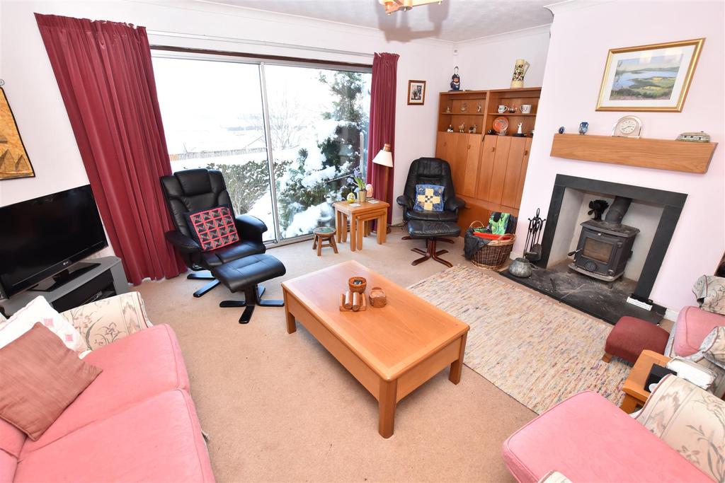 Lounge1.jpg