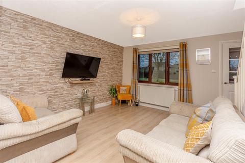 98 Argyll Road, Kinross, KY13 8BL