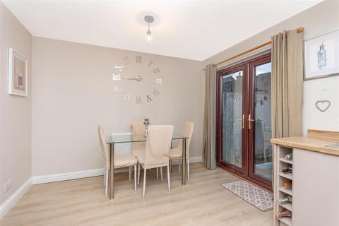 98 Argyll Road, Kinross, KY13 8BL
