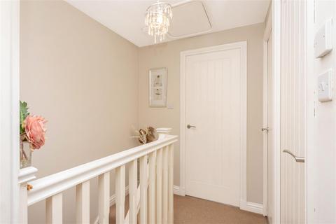 98 Argyll Road, Kinross, KY13 8BL