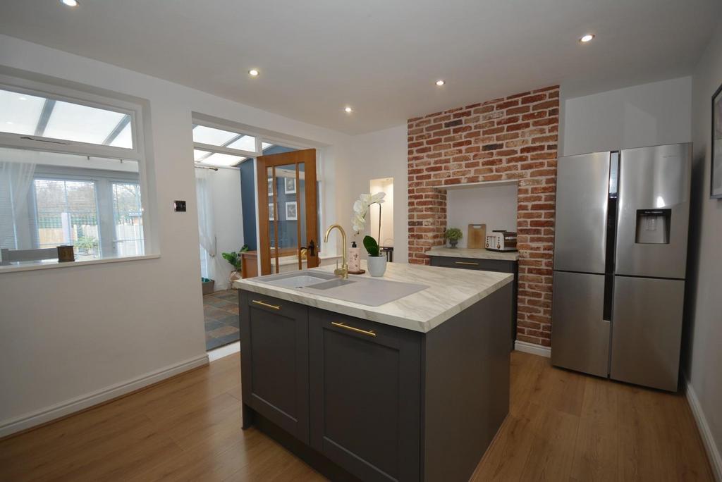 Kitchen 02.jpg