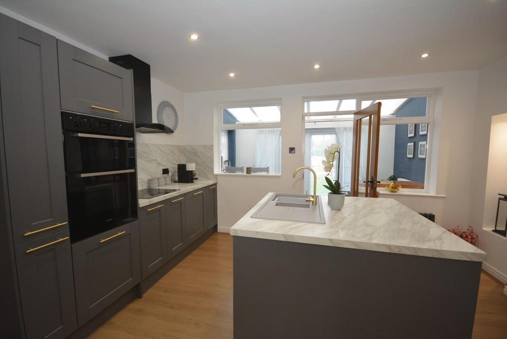 Kitchen 03.jpg