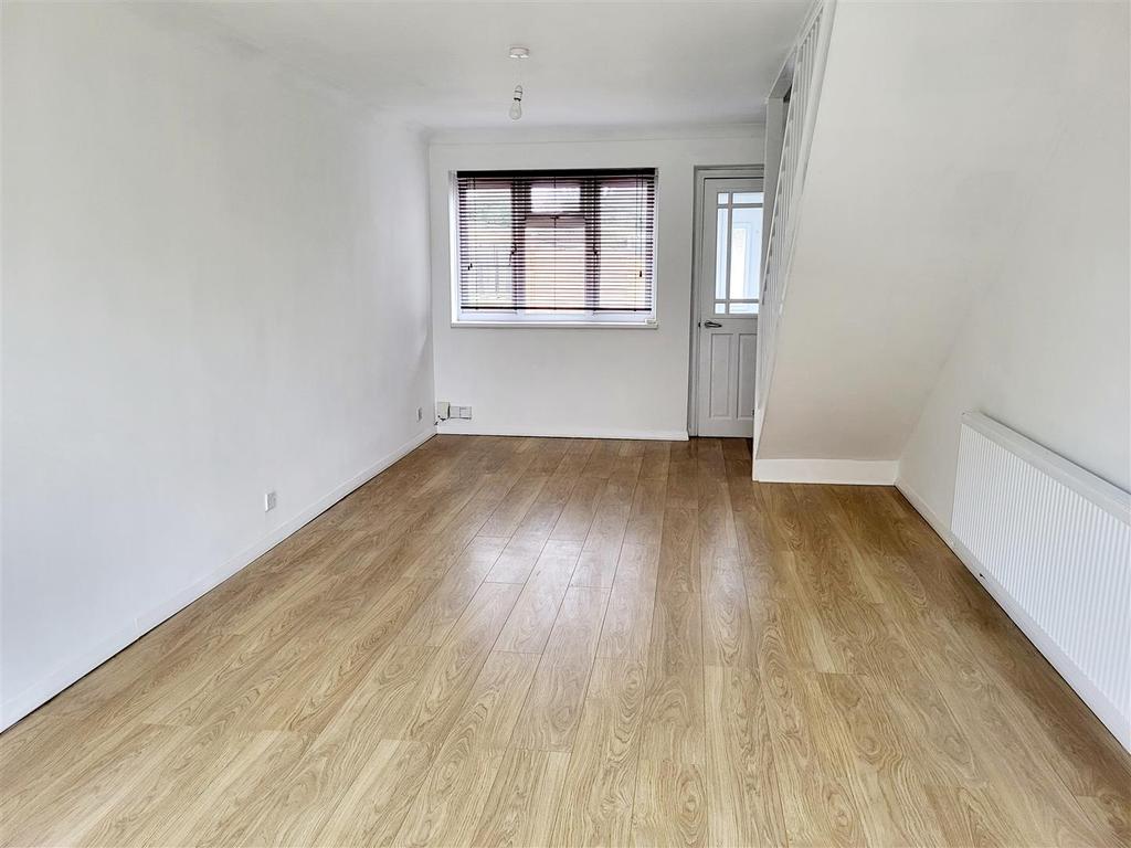 Macklands Way, Rainham, Gillingham 3 bed house £1,300 pcm (£300 pw)
