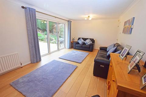 6 Allsworth Close, Newington, Sittingbourne, ME9 7NW