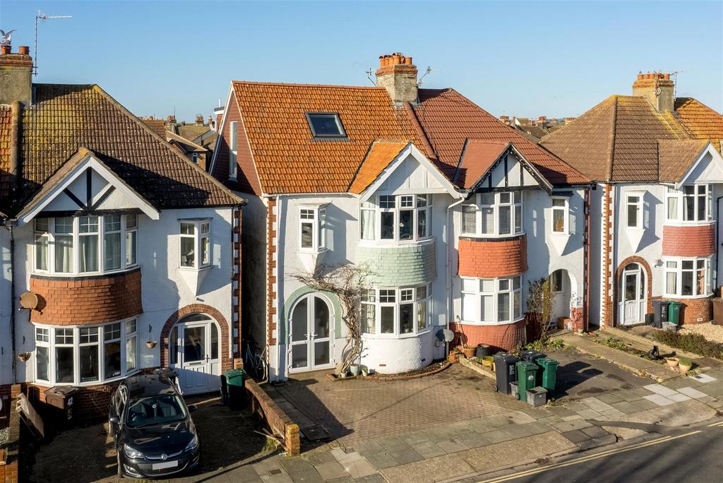 St. Leonards Gardens, Hove 4 bed house £850,000
