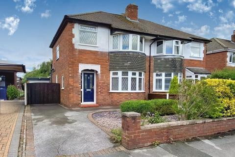 3 bedroom semi-detached house to rent, Hawthorn Close, Timperley