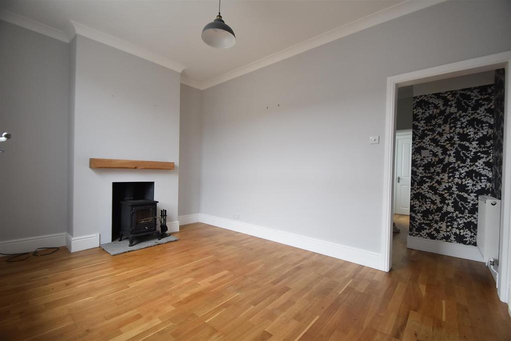 Hollington Old Lane, St. LeonardsOnSea 2 bed terraced house £1,100 pcm (£254 pw)