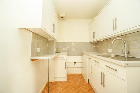 2 bedroom retirement property for sale, Holmesdale Gardens, Hastings