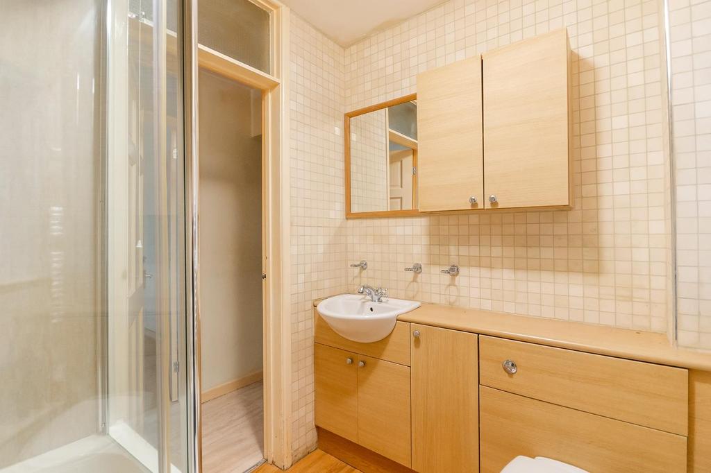 DAORDNALDER131 FG - Bathroom A.jpg