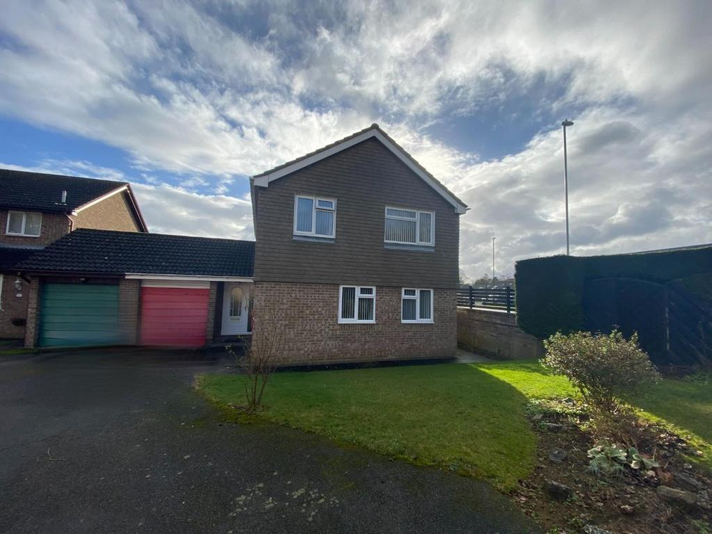 Millbank, Ecton Brook, Northampton NN3 4 bed detached house £315,000