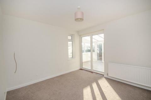 3 bedroom semi-detached house for sale - Oakdale Close, Downend, Bristol, BS16 6EE