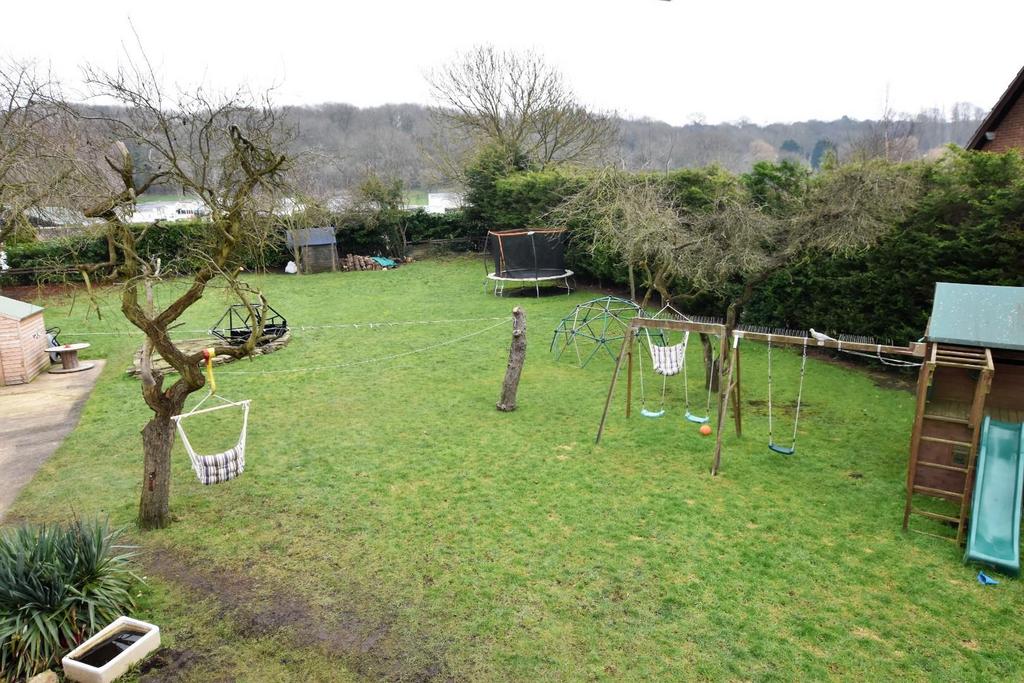 Stather Road, BurtonUponStather, Scunthorpe 5 bed house £320,000