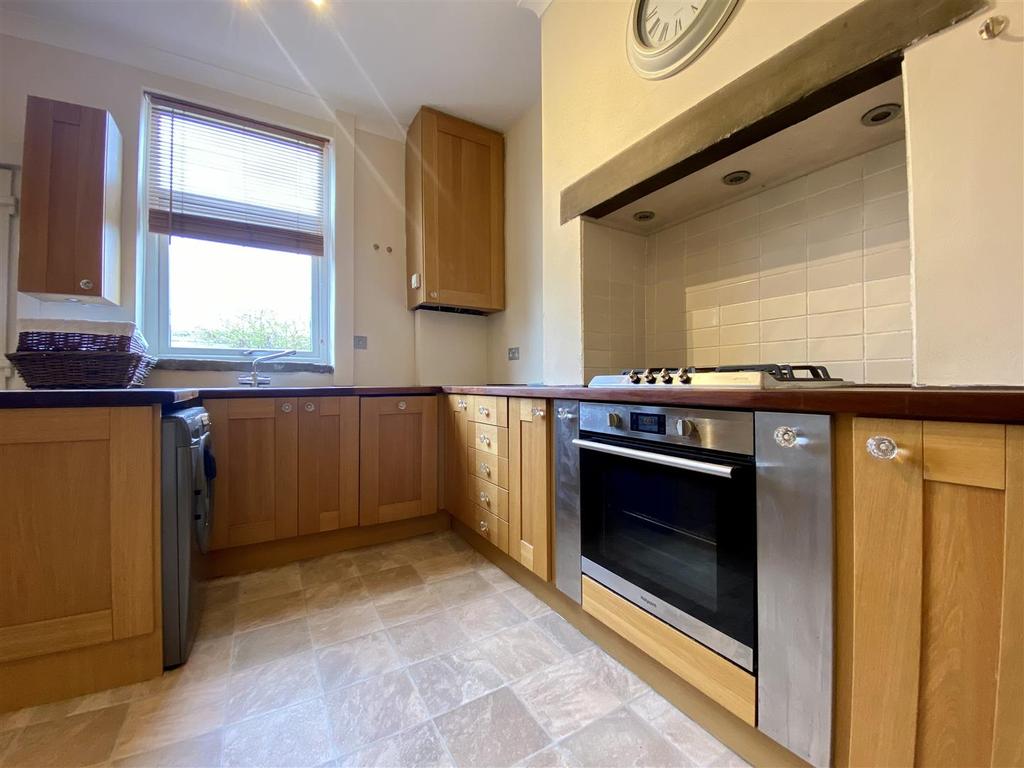 Graham Road, Nether Green, Sheffield 3 bed terraced house £950 pcm (£