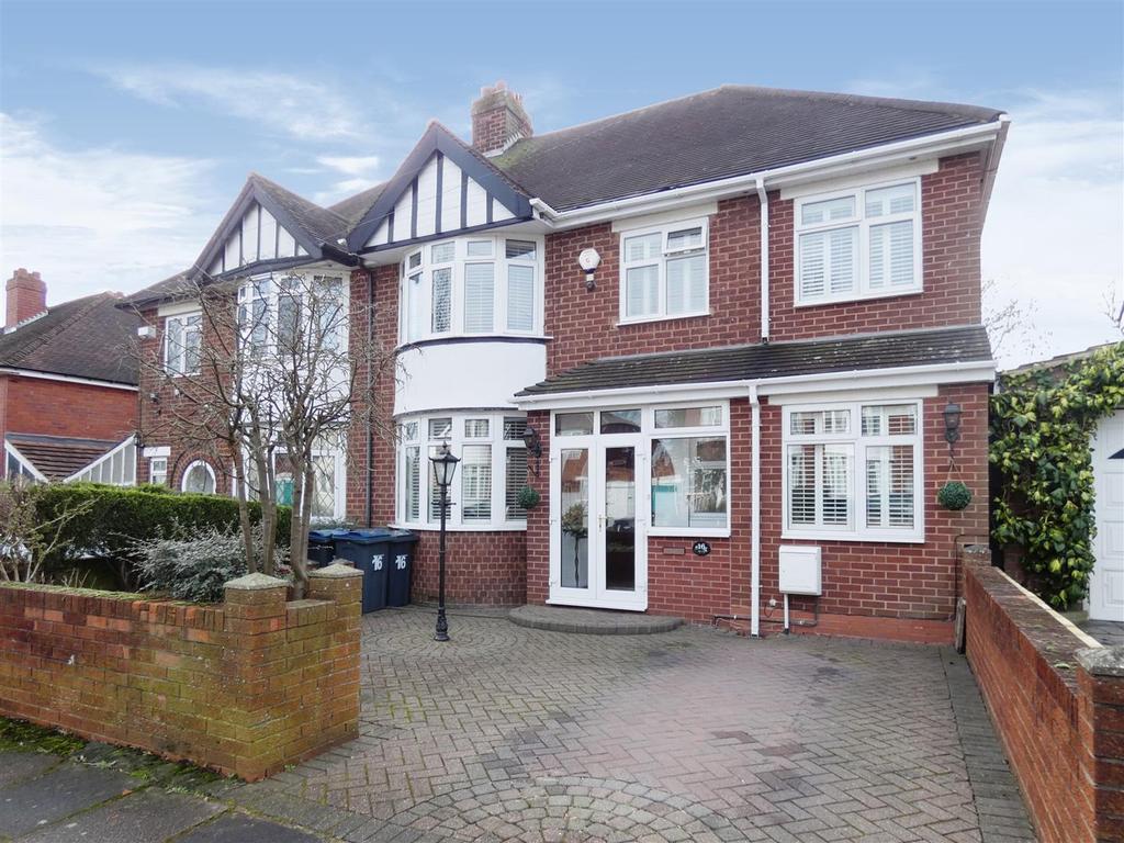 Yateley Crescent, Great Barr, Birmingham 4 bed semidetached house for