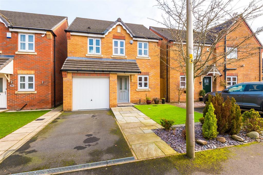 Thorncroft Avenue, Astley, Manchester 3 bed detached house £290,000
