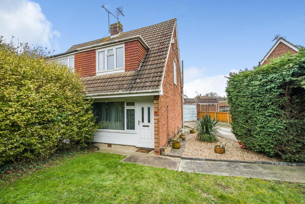 Cleves Way, Ashford 2 bed semidetached house £250,000