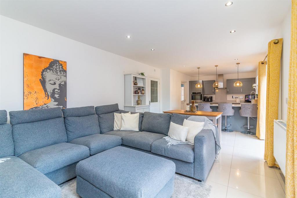 Leveret Way, East Leake, Loughborough 5 bed detached house £540,000