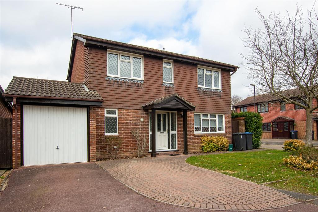Cox Grove, Burgess Hill 4 bed detached house £2,000 pcm (£462 pw)