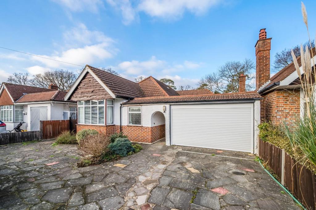 Manor Drive, Ewell 3 bed detached bungalow £700,000