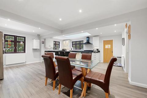 4 Blunts Hall Drive, Witham, CM8 1LZ
