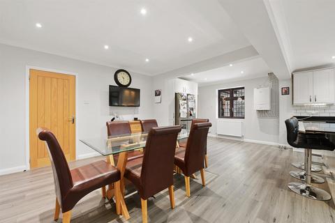 4 Blunts Hall Drive, Witham, CM8 1LZ