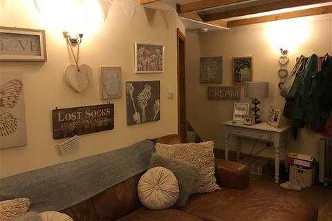 2 bedroom terraced house to rent, Fore Street, Grampound, Truro