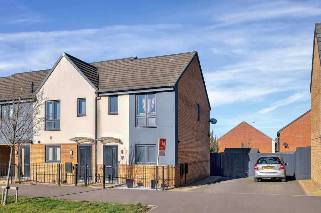 Manor Drive, Gunthorpe, Peterborough... 2 bed end of terrace house £